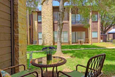 Go With The Flow CW B103 Apartment in New Braunfels