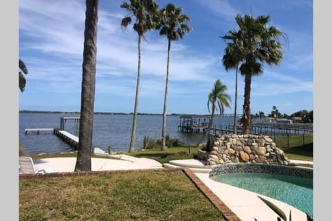 Pineda Palms Estate, 4 BR for 13 guests Chalet in Merritt Island
