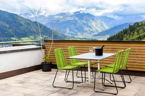 Balcony/Terrace, Mountain view