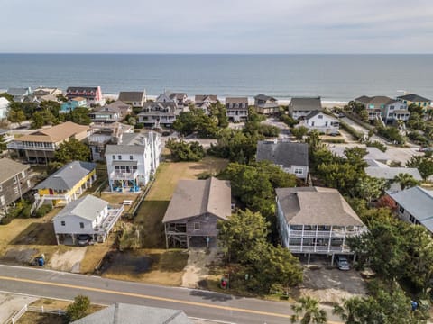 Coastal Comfort Drop Anchor A Dog-Friendly Home with Beach Access and Scenic Porch Haus in Pawleys Island