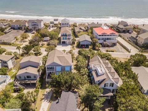 Seaside Serenity Luxurious Beachfront Escape with Spectacular Views Haus in Pawleys Island