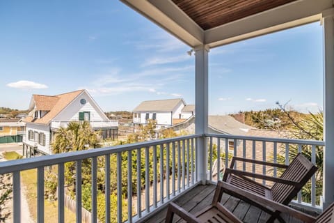 Luxurious Beachfront Escape with Spectacular Views House in Pawleys Island