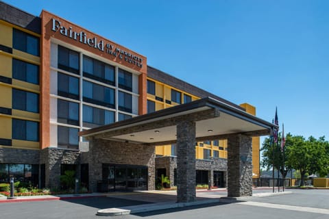 Fairfield Inn and Suites by Marriott Bakersfield Central Hotel in Bakersfield