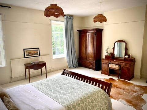 Spacious King Room with Ensuite Vacation rental in Cherwell District