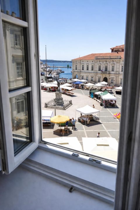 View (from property/room), City view, Landmark view, Sea view