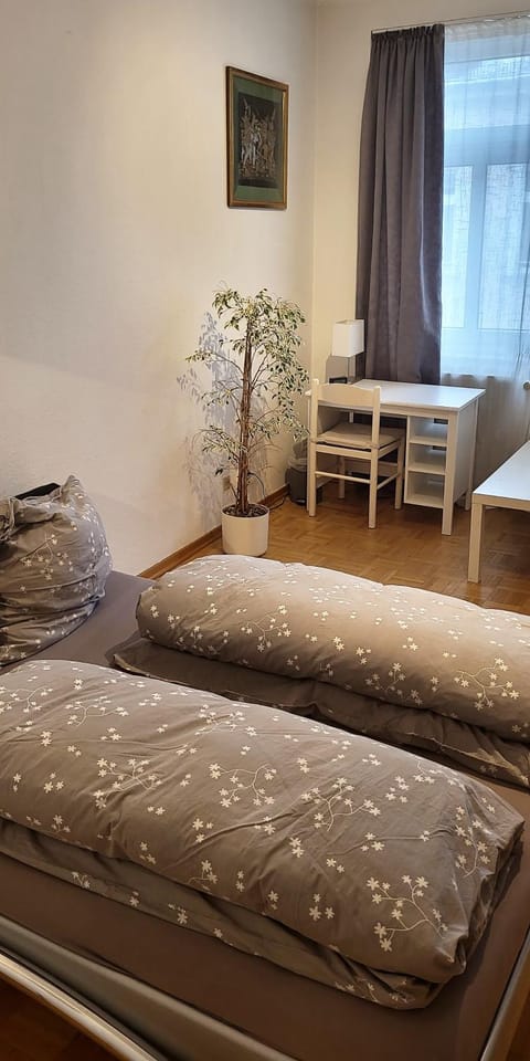 Von privat, Großes Zimmer sehr zentral in Bad Homburg Stadtmitte Vacation rental in Oberursel