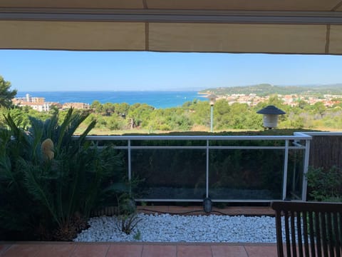 Villa Alex Altafulla Hermosa casa con espectaculares vistas al mar y a tocar de una idílica calita House in Torredembarra