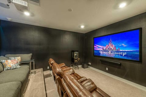 Exquisite 9 Bdrm Home w Games Room at Encore House in Four Corners