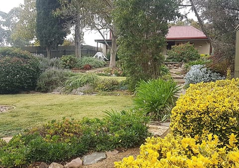 Ayers Burra - Historical 1851 Cottage House in Burra