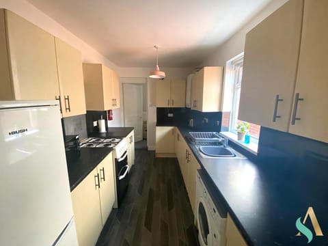 Kitchen or kitchenette, dishwasher, pet friendly, stove