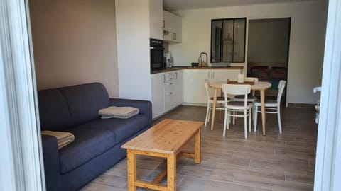 Appartement indépendant dans maison individuelle Apartment in L'Isle-sur-la-Sorgue