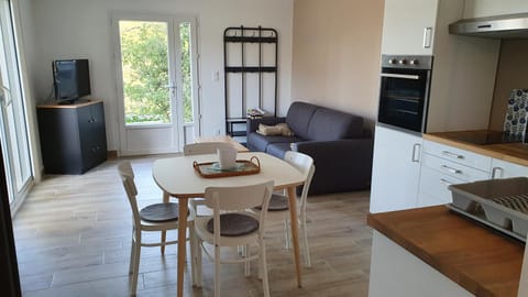 Appartement indépendant dans maison individuelle Apartment in L'Isle-sur-la-Sorgue