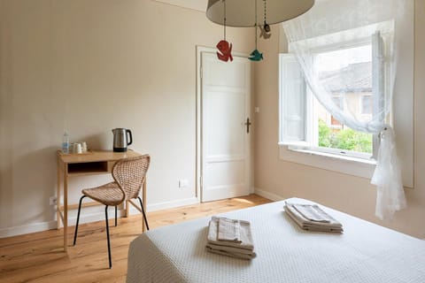 Bed, Coffee/tea facilities, Photo of the whole room, Bedroom, towels