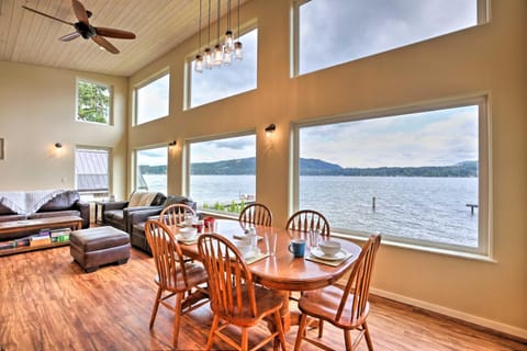 Lake Whatcom House with Boat Dock and Mountain View! Maison in Sudden Valley