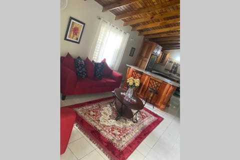 Relax and enjoy tranquility @ Peace Palace, MoBay Condominio in Montego Bay