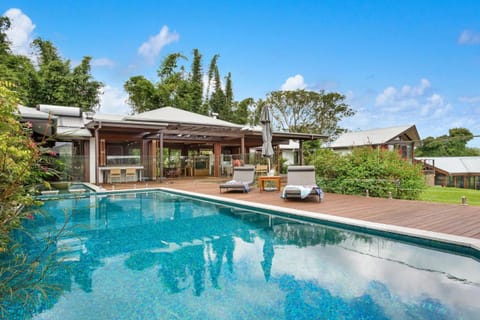 Property building, Garden, Pool view