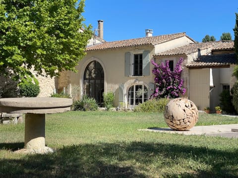 MAS MILLÉSIME - Chambre double - petit déjeuner - piscine - Mas du XVIIIème siècle proche Saint-Rémy-de-Provence Bed and Breakfast in Saint-Remy-de-Provence