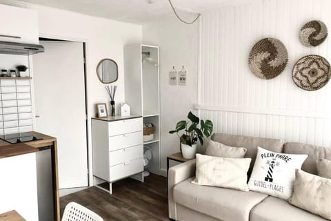 Charmant studio à 400m de la plage avec piscine Apartment in Guidel