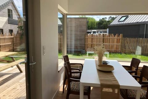 Patio, Seating area, Dining area, Garden view