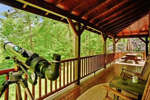 Tree Top Lodge - Gorgeous Lake Cabin with Hot Tub & Magnificent Views of Forests and Mountains! cabin Haus in Watauga Lake