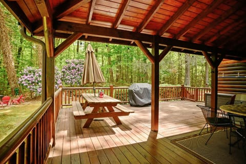 Tree Top Lodge - Gorgeous Lake Cabin with Hot Tub & Magnificent Views of Forests and Mountains! cabin House in Watauga Lake