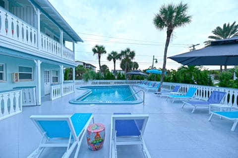 Pool view, Swimming pool, Swimming pool, sunbed