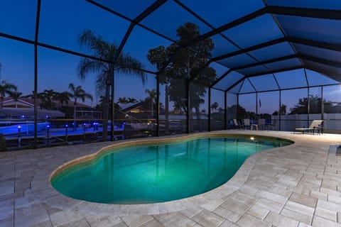 Villa Barefoot - Roelens Vacations - Heated Pool & Spa, Gulf Access, Sleeping Capabilities for 10! House in Cape Coral