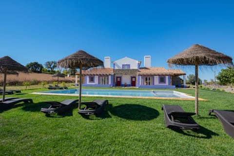 Property building, Garden, Swimming pool, Swimming pool