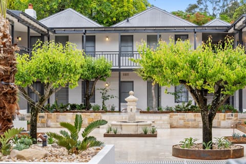 Property building, Garden, Balcony/Terrace