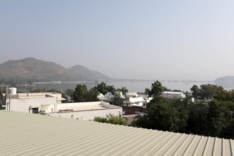 OYO Home Home Modern Stay Bed and Breakfast in Udaipur