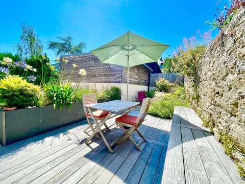 Day, Garden, Dining area, Garden view, sunbed