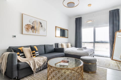 GuestReady Holiday Homes - A Rose in the Sky Apartment in Dubai