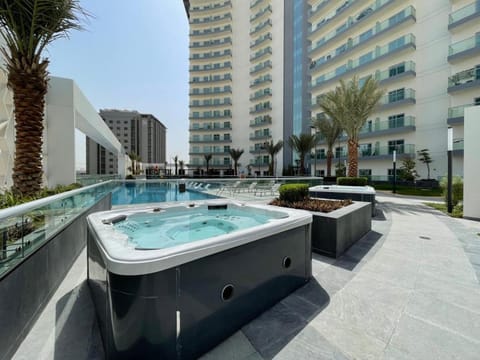 GuestReady Holiday Homes - A Rose in the Sky Apartment in Dubai