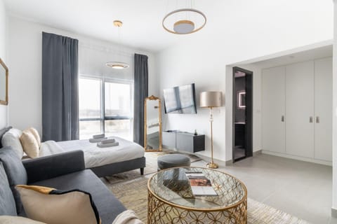 GuestReady Holiday Homes - A Rose in the Sky Apartment in Dubai