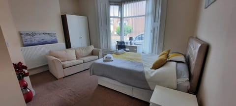 City Centre Ensuite Home - Free parking, near Uni & Hospital Bed and Breakfast in Sunderland