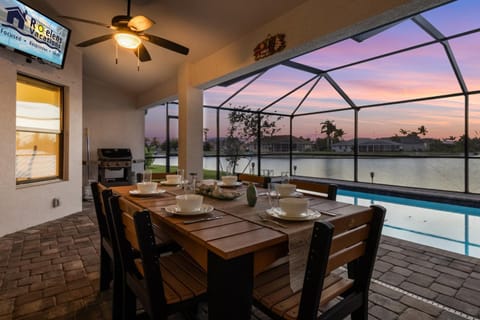 BRAND NEW Paradise with never ending Sunsets - Villa Chillax N Sunsets - Roelens Vacations House in North Fort Myers