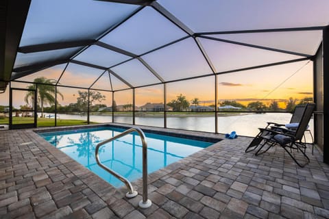 BRAND NEW Paradise with never ending Sunsets - Villa Chillax N Sunsets - Roelens Vacations Casa in North Fort Myers
