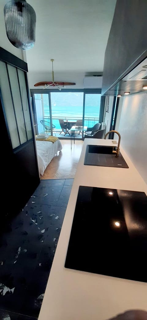 Kitchen or kitchenette, Sea view