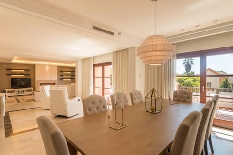 Exclusive 6 En suite Bedroom Villa - Nagüeles Villa in Marbella