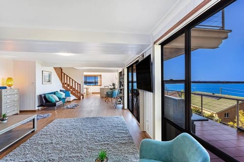 Pacific Waters - Unbeatable Views of Port Stephens House in Corlette