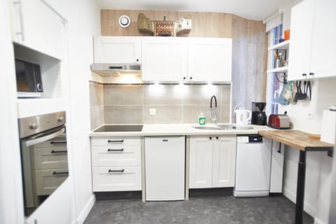 Coffee/tea facilities, dishwasher, internet, minibar, pet friendly