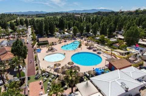 Bird's eye view, Pool view