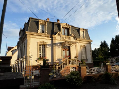 Patio, Nearby landmark, Neighbourhood, Sunrise, Sunset