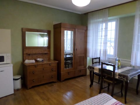 Chambre individuelle à lit double dans une maison de Maître de 1904 Bed and Breakfast in Haguenau
