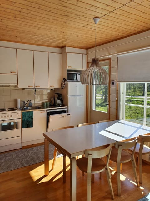 Kitchen or kitchenette, Photo of the whole room, Seating area