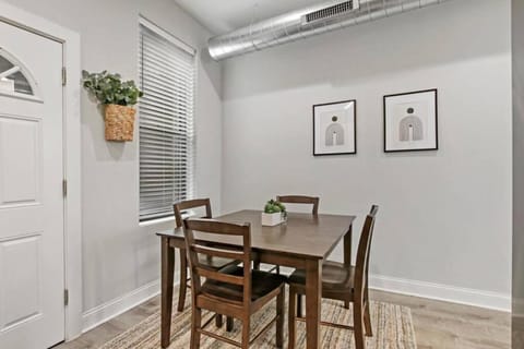 3BR Apt in Logan Square Walkable to Highlights - Central Park S6 Apartment in Chicago