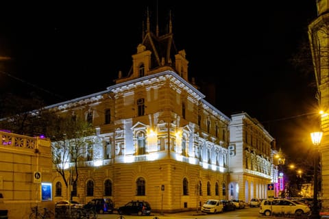 Property building, Facade/entrance, Night