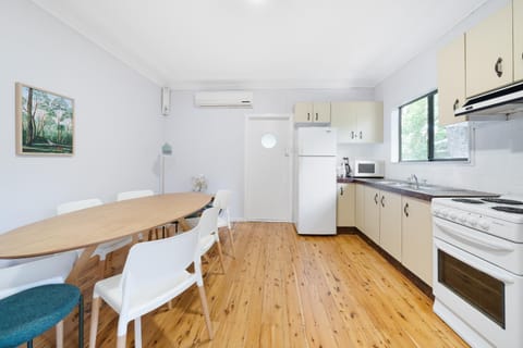 Beach Shack semi detached, 2 Min Walk to Beach-Lilly Pilly House in Patonga
