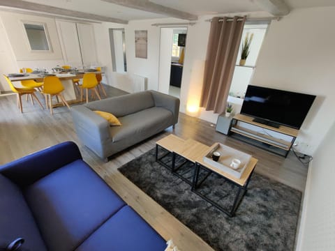 Communal lounge/ TV room, Living room, Seating area