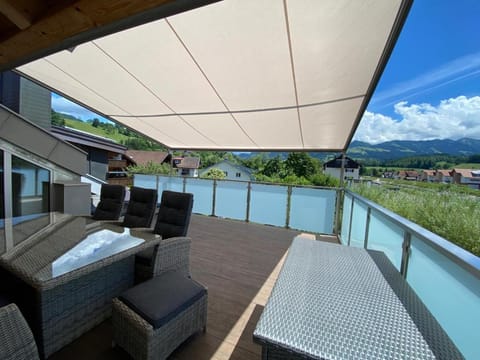 Balcony/Terrace, Mountain view